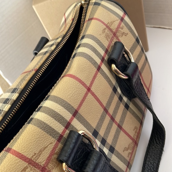 Authentic Burberry Boston Medium Bag. - Picture 12 of 17
